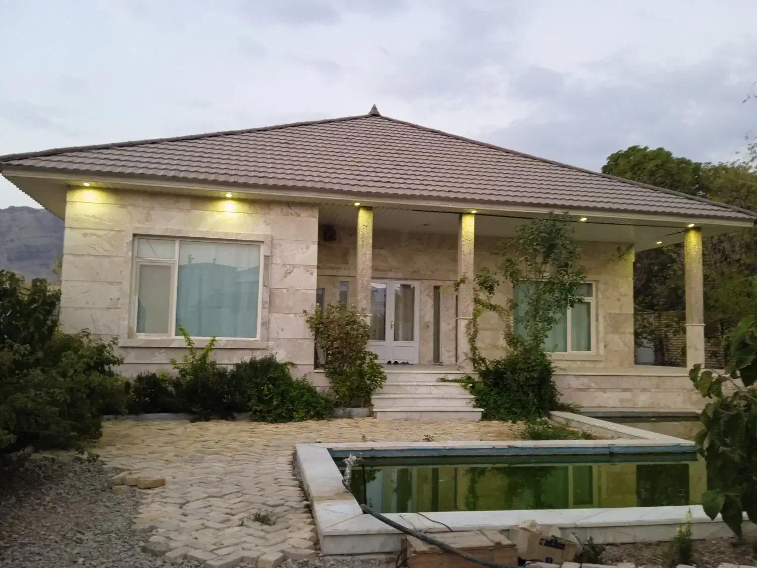 باغ ویلا ۴۲۰متر تفرش فول امکانات|فروش خانه و ویلا|قم, چهار امامزاده|دیوار