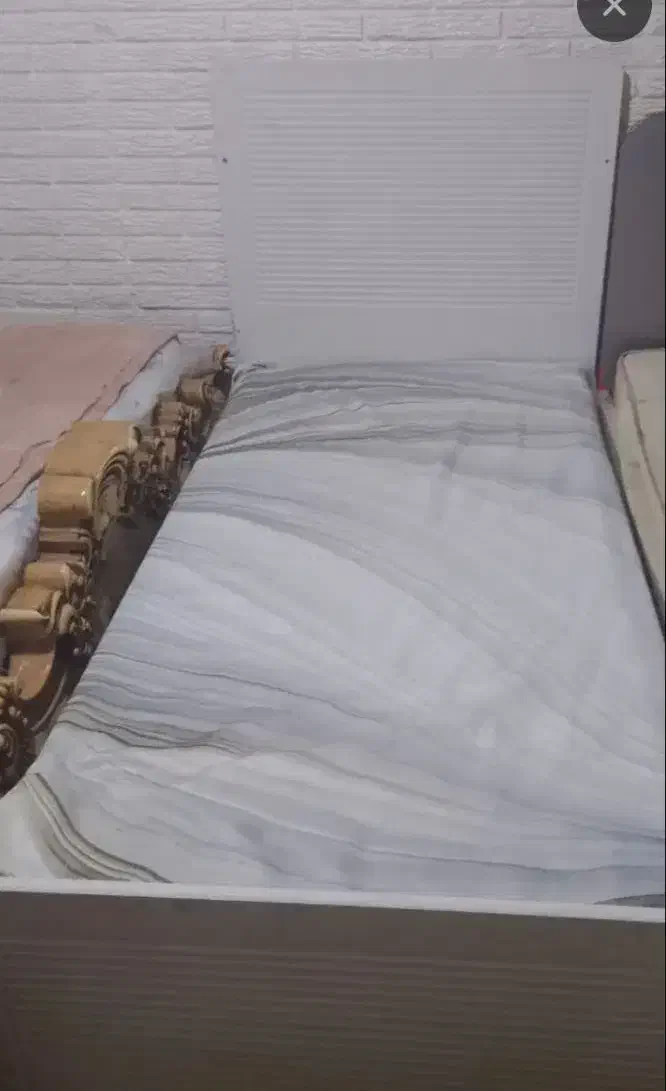 یک عدد. تخت تک نفره  با تشک|تخت و سرویس خواب|آبادان, |دیوار