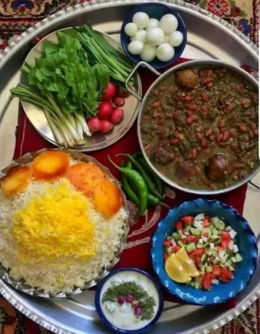 غذابیرون بر انواع غذاها ۱۷۰ هزار تونان|خدمات پذیرایی، مراسم|یزد, |دیوار