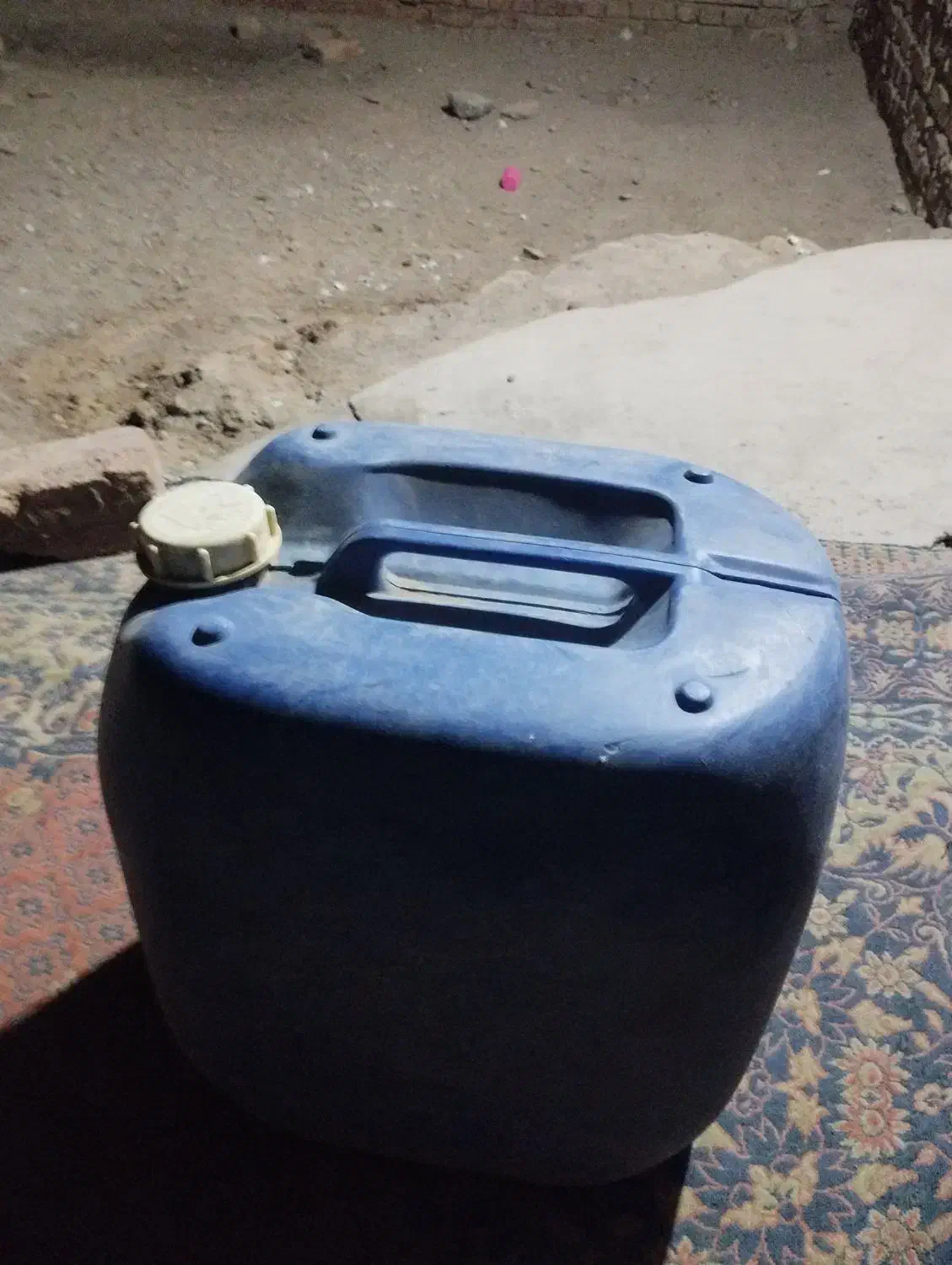 گالن فروشی|ظروف نگهدارنده، پلاستیکی، یک‌بارمصرف|خاش, |دیوار