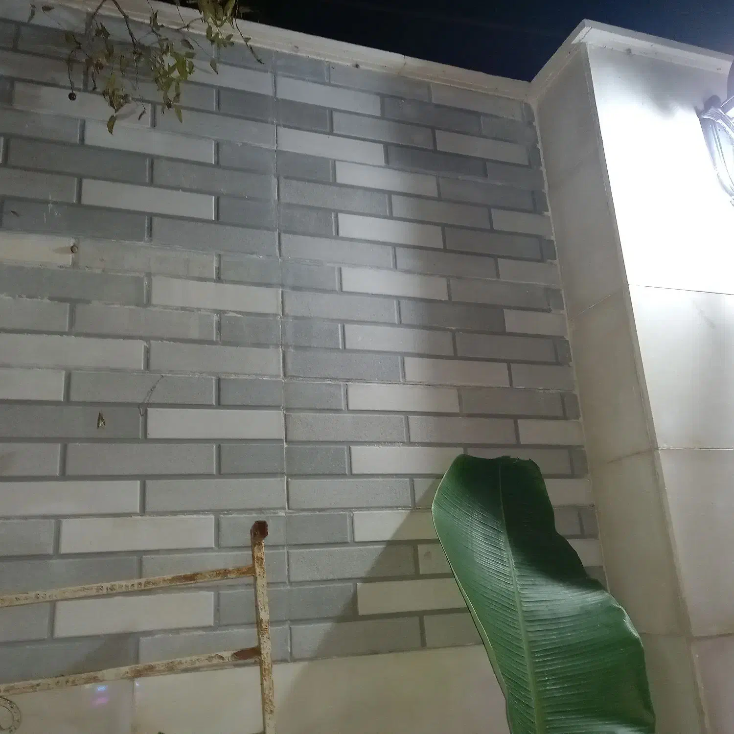 ۱۷ متر کاشی آجری درجه یک سفید و خاکستری ۳۰ در ۹۰|مصالح و تجهیزات ساختمان|لشت نشا, |دیوار