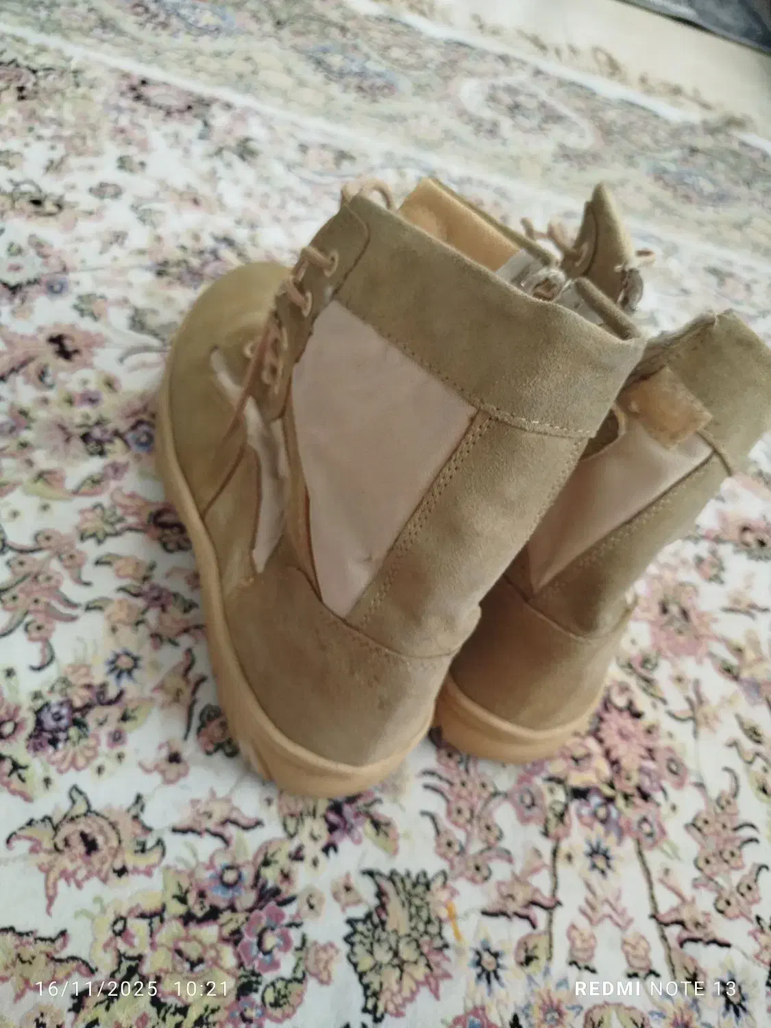 پوتین|کیف، کفش، کمربند|گرگان, |دیوار