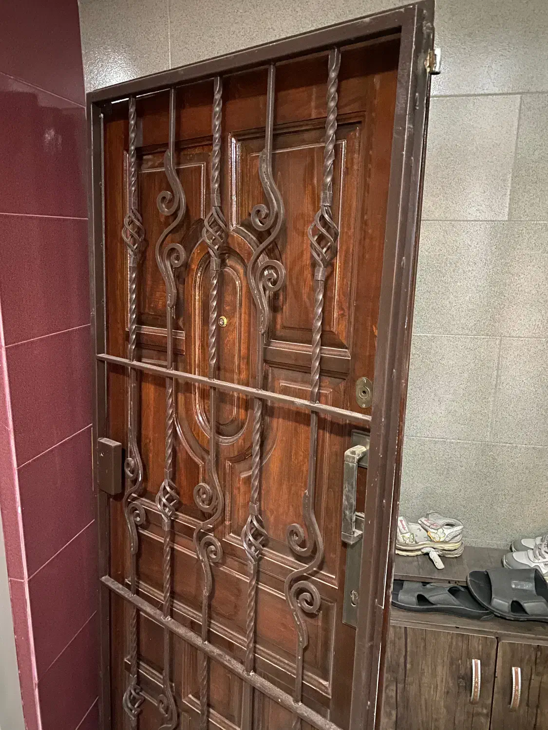 درب چوبی ۱۲ ساله و رکوب اهنی|مصالح و تجهیزات ساختمان|تهران, سازمان آب|دیوار