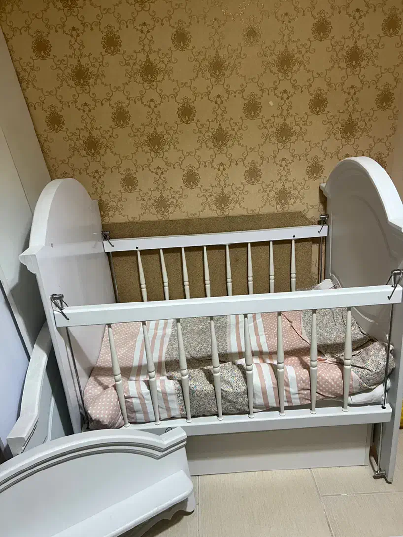 تخت خواب نوزاد کنار مادر|تخت و سرویس خواب|قم, انسجام|دیوار