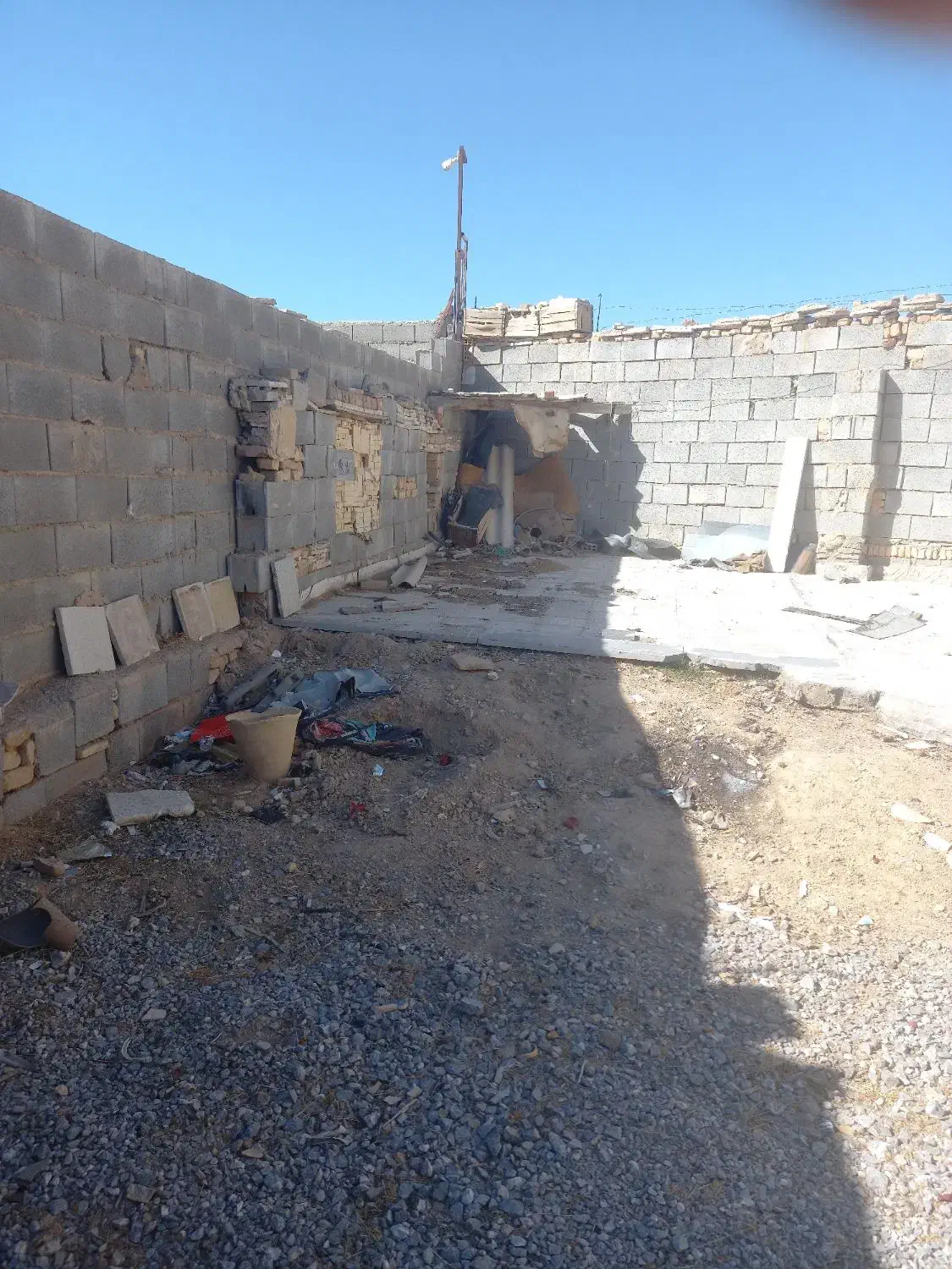 زمین کارگاهی ۲۳۰ متر ۱۱در۲۰ لب خیابان|فروش زمین و ملک کلنگی|شهرضا, |دیوار