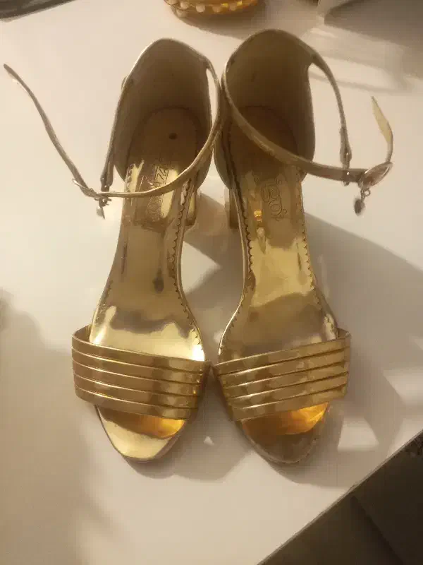 کفش مجلسی|کیف، کفش، کمربند|تربت جام, مسکن مهر|دیوار