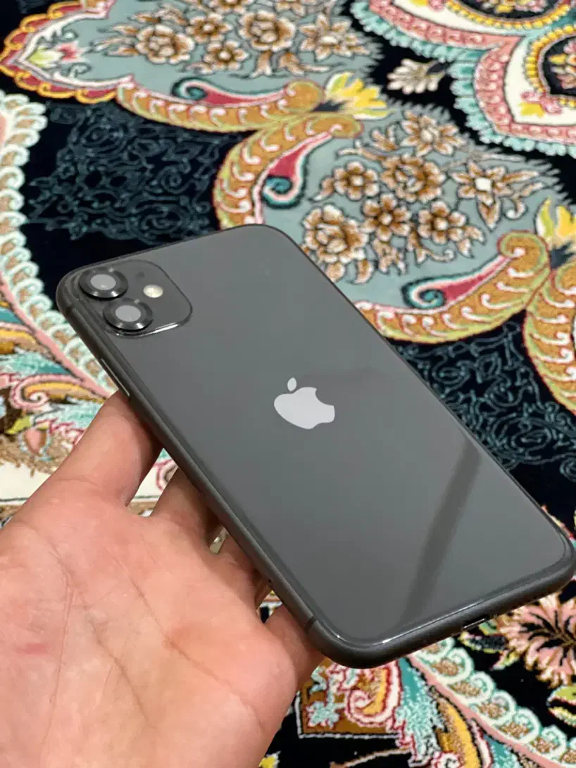ایفون ۱۱ نرمال خیلی تمیز کم کار|موبایل|شهرضا, |دیوار
