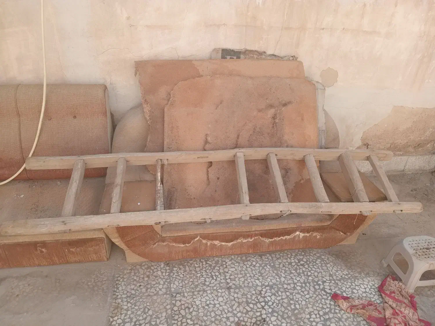 نردبان چوبی|مصالح و تجهیزات ساختمان|کاشان, میدانگاه آقا|دیوار