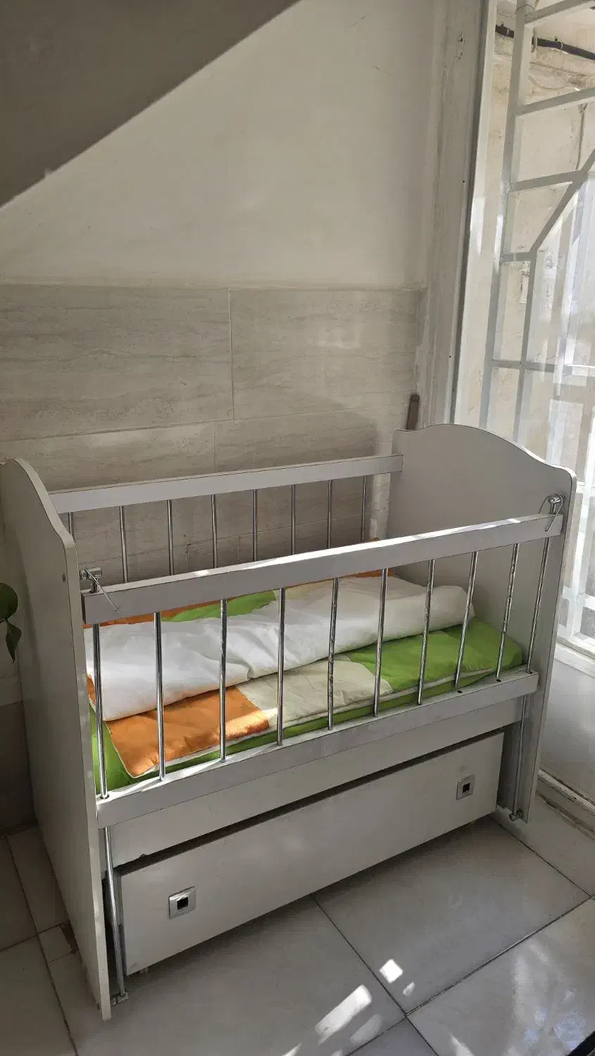 تخت خواب بچه|تخت و صندلی بچه|ماهدشت, |دیوار