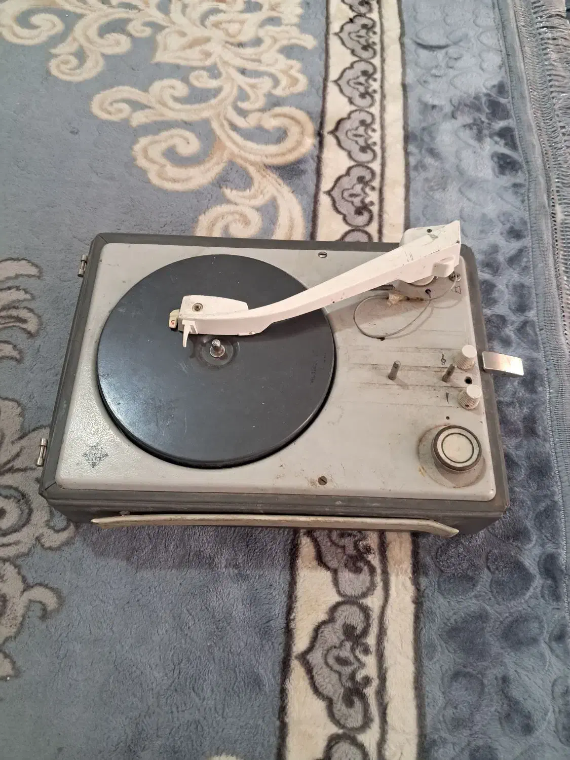 گرام|کلکسیون اشیاء عتیقه|شیراز, کرونی(خاتونک)|دیوار