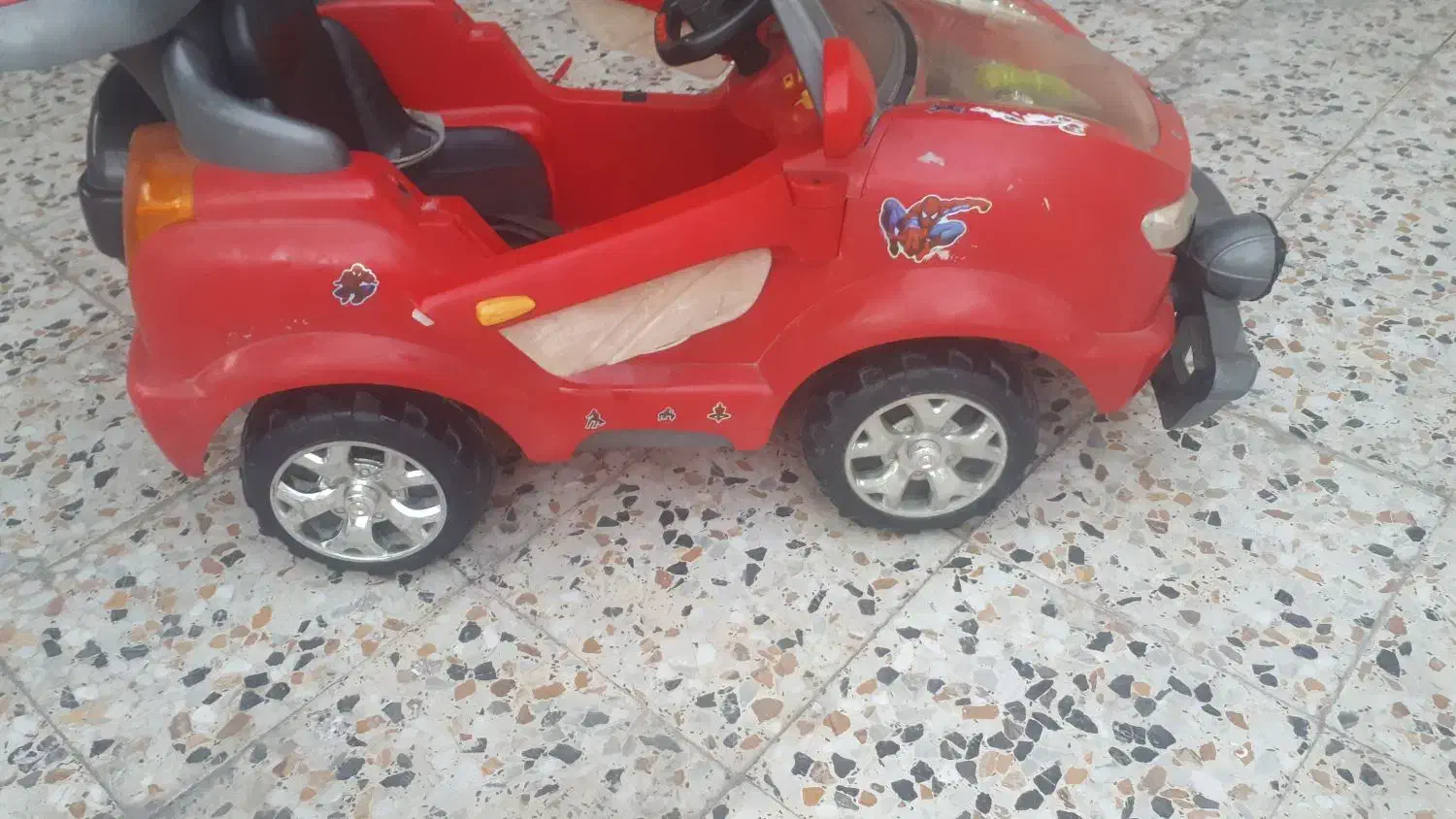 ماشین شارژی پرقدرت سرعتش عالیه کاملن سالم|اسباببازی بچه|اهواز, کوی علوی|دیوار