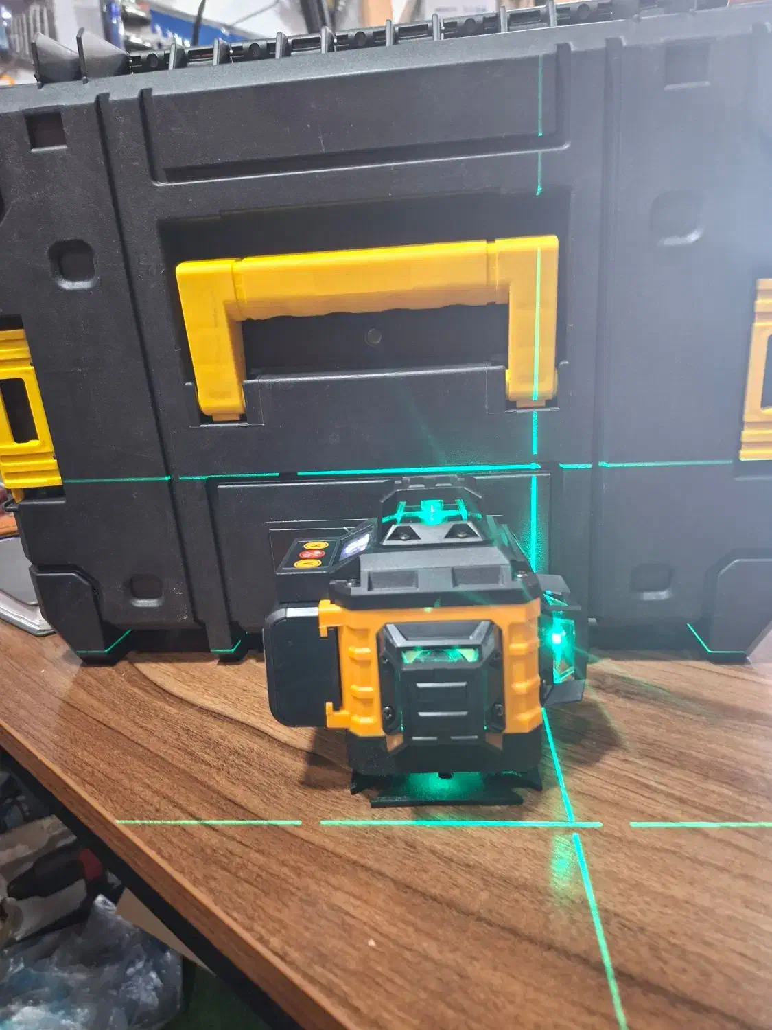 تراز لیزری ۱۶لاین ۳۶۰ درجه دیوالت ۱۰۰متری|ابزارآلات|شیراز, راهنمایی|دیوار