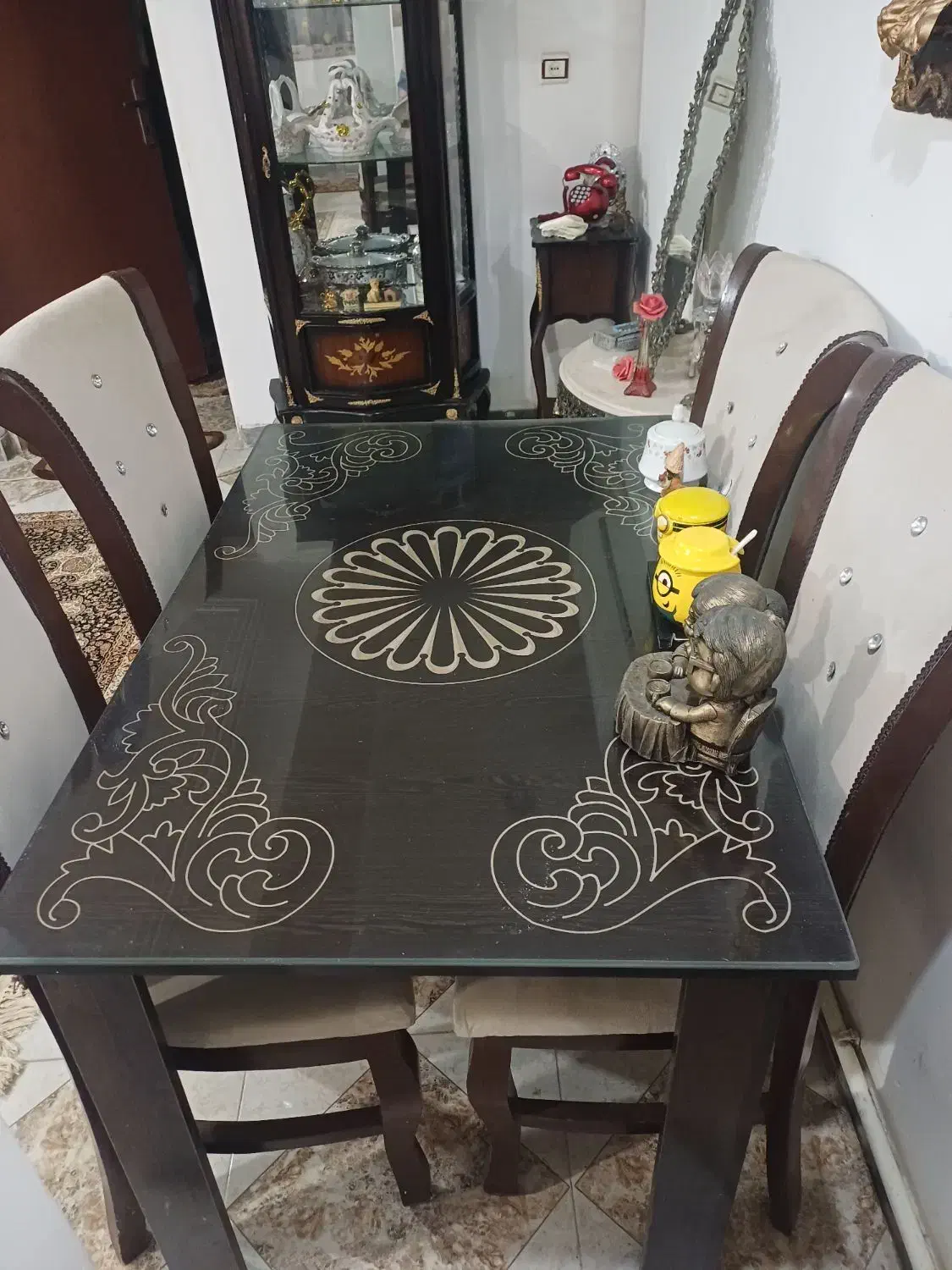 یکسری لوازم خانه|مبلمان خانگی و میز عسلی|رشت, جماران|دیوار