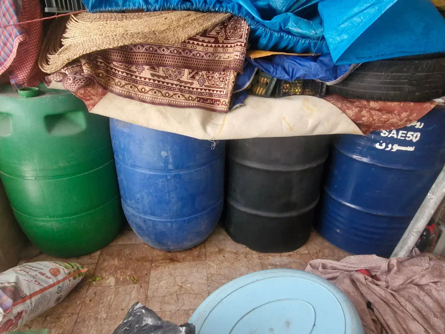 بشکه فلزی۲عددپلاستیکی۲عدد۱۷تا بیست لیتری سالم|ظروف نگهدارنده، پلاستیکی، یک‌بارمصرف|کرمان, |دیوار