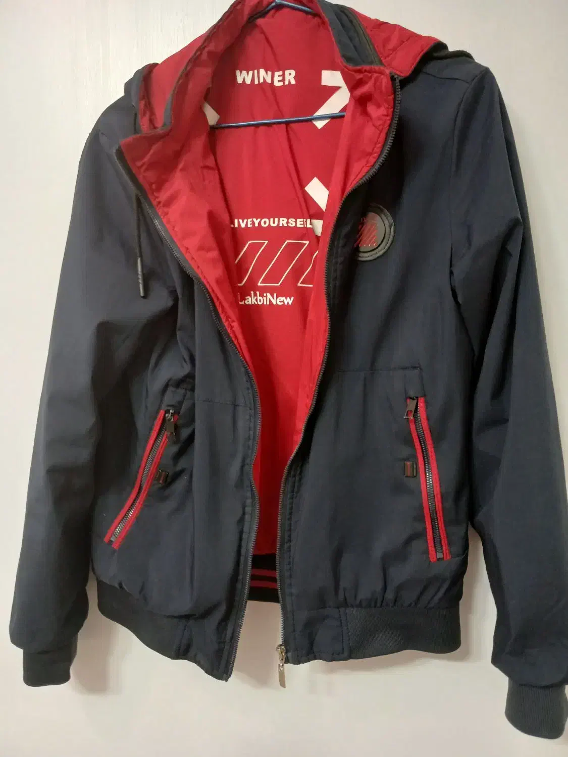 کاپشن خارجی|کفش و لباس بچه|قم, مسجد امام حسن|دیوار