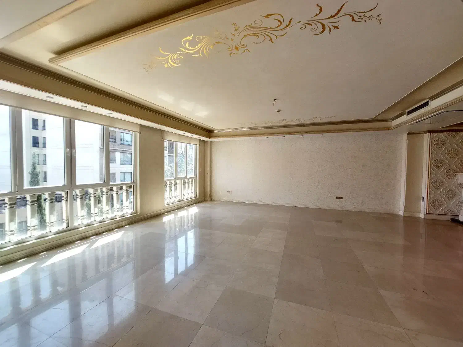 * ۳۰۰ متر ۴ خواب/ ۳ پارکینگ/ تکواحدی/ دروس