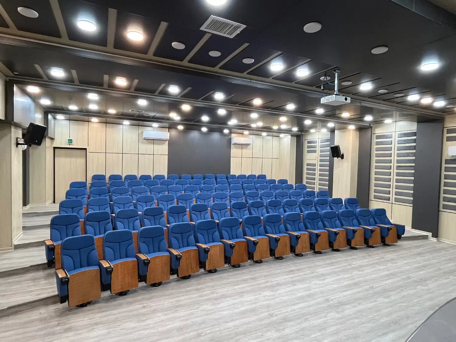 صندلی آمفی‌تئاتر سینما همایش پرتابل|دفتر کار|کرج, کمال‌شهر|دیوار