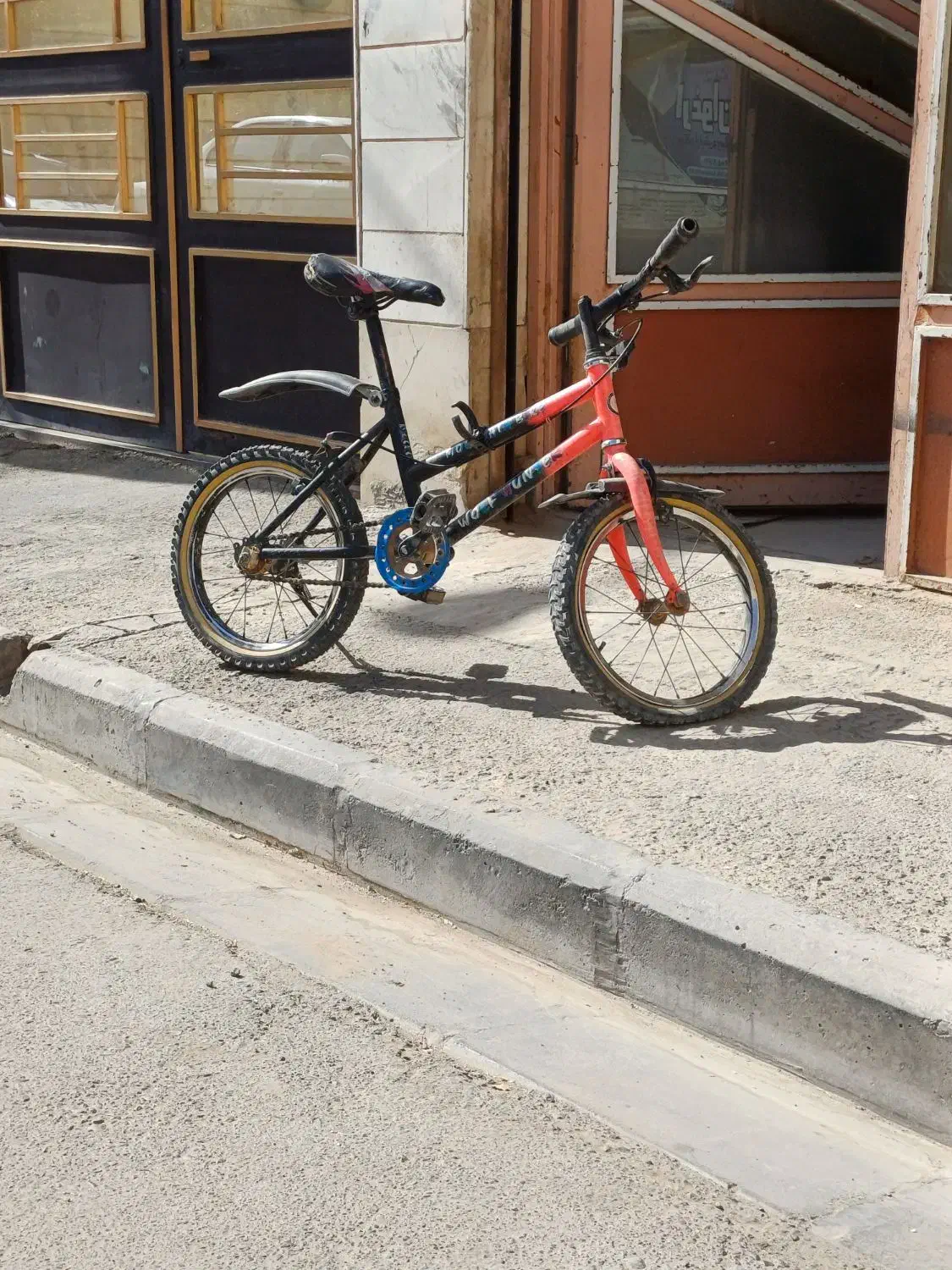 دوچرخه ۱۶|دوچرخه، اسکیت، اسکوتر|رباط‌کریم, رباط‌کریم|دیوار