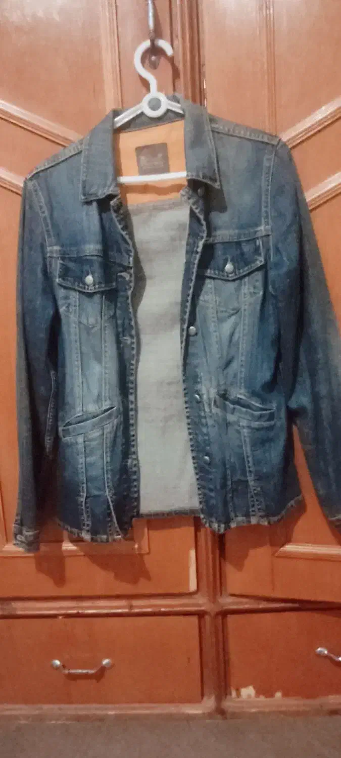 لباس دخترونه|لباس|لاهیجان, قیام|دیوار