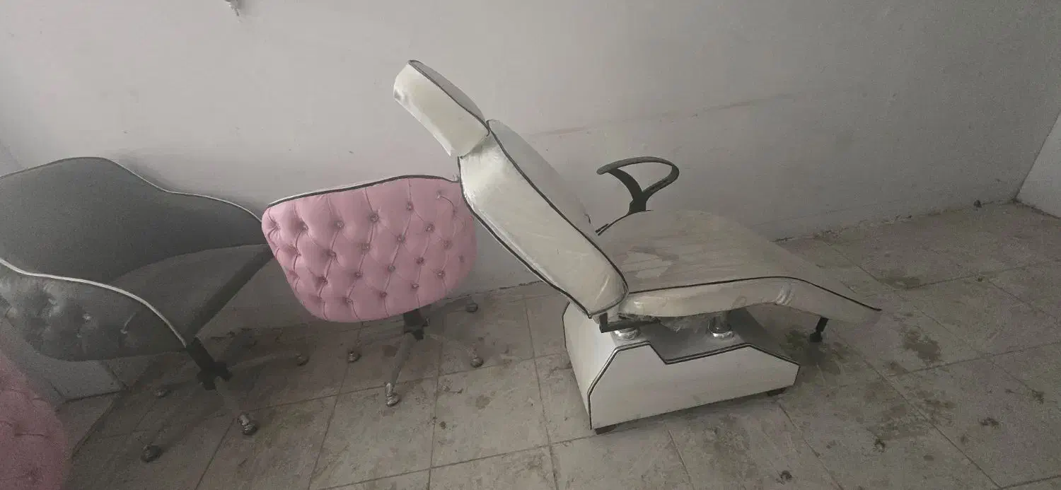 فروش صندلی و تخت آرایشگاه زنانه در حد نو|آرایشگاه و سالنهای زیبایی|مشهد, کوه سنگی|دیوار