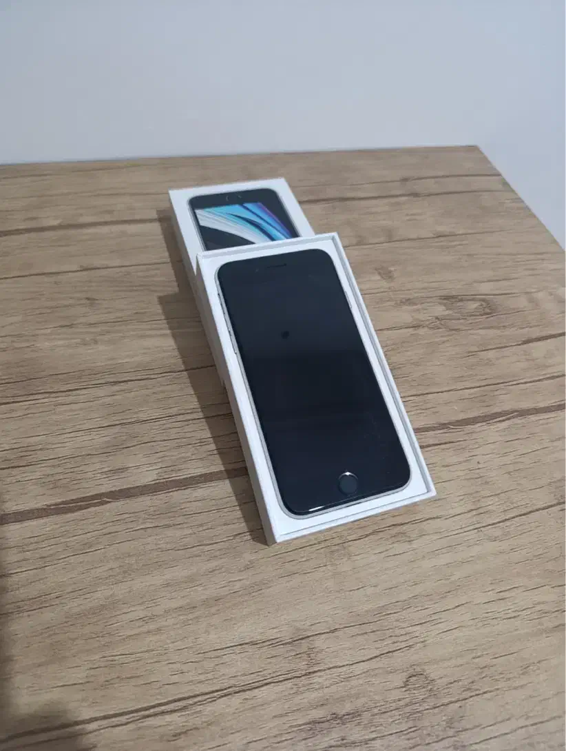 Apple iPhone SE2020|موبایل|ساری, |دیوار