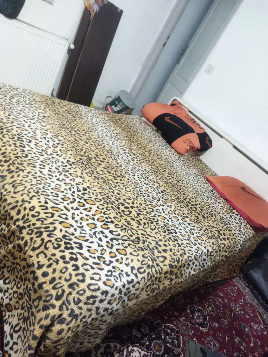 تخت خواب دو نفره|تخت و سرویس خواب|پرند, فاز ۴|دیوار