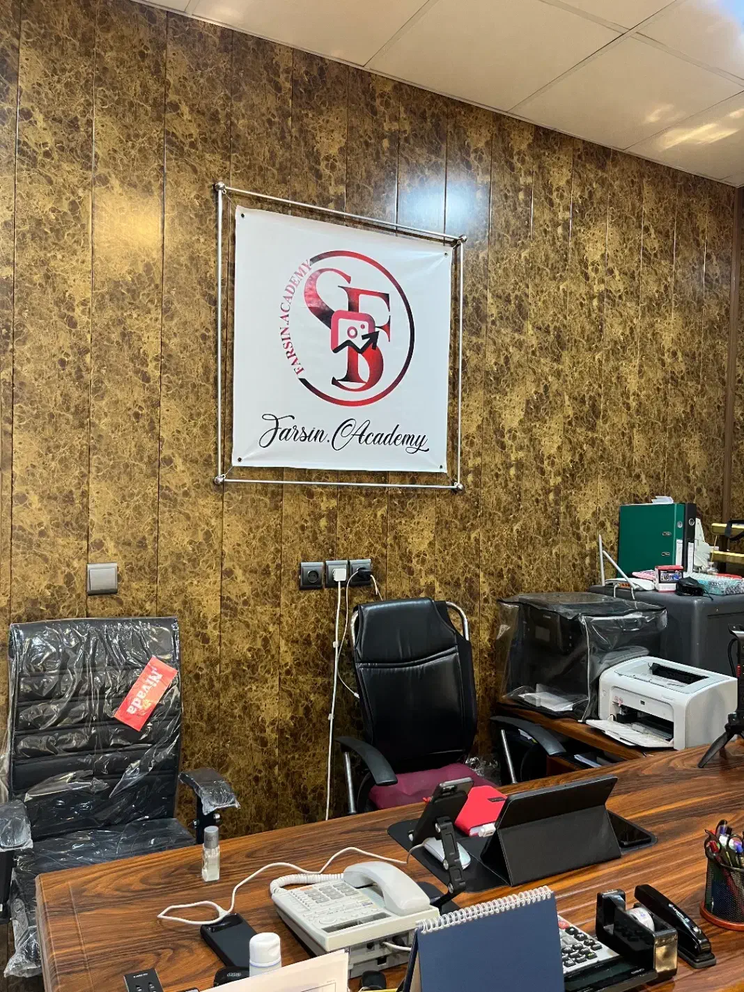 تیم تخصصی تولیدمحتوا و ادمین Farsin Media|خدمات رایانه‌ای و موبایل|تهران, کوی بیمه|دیوار