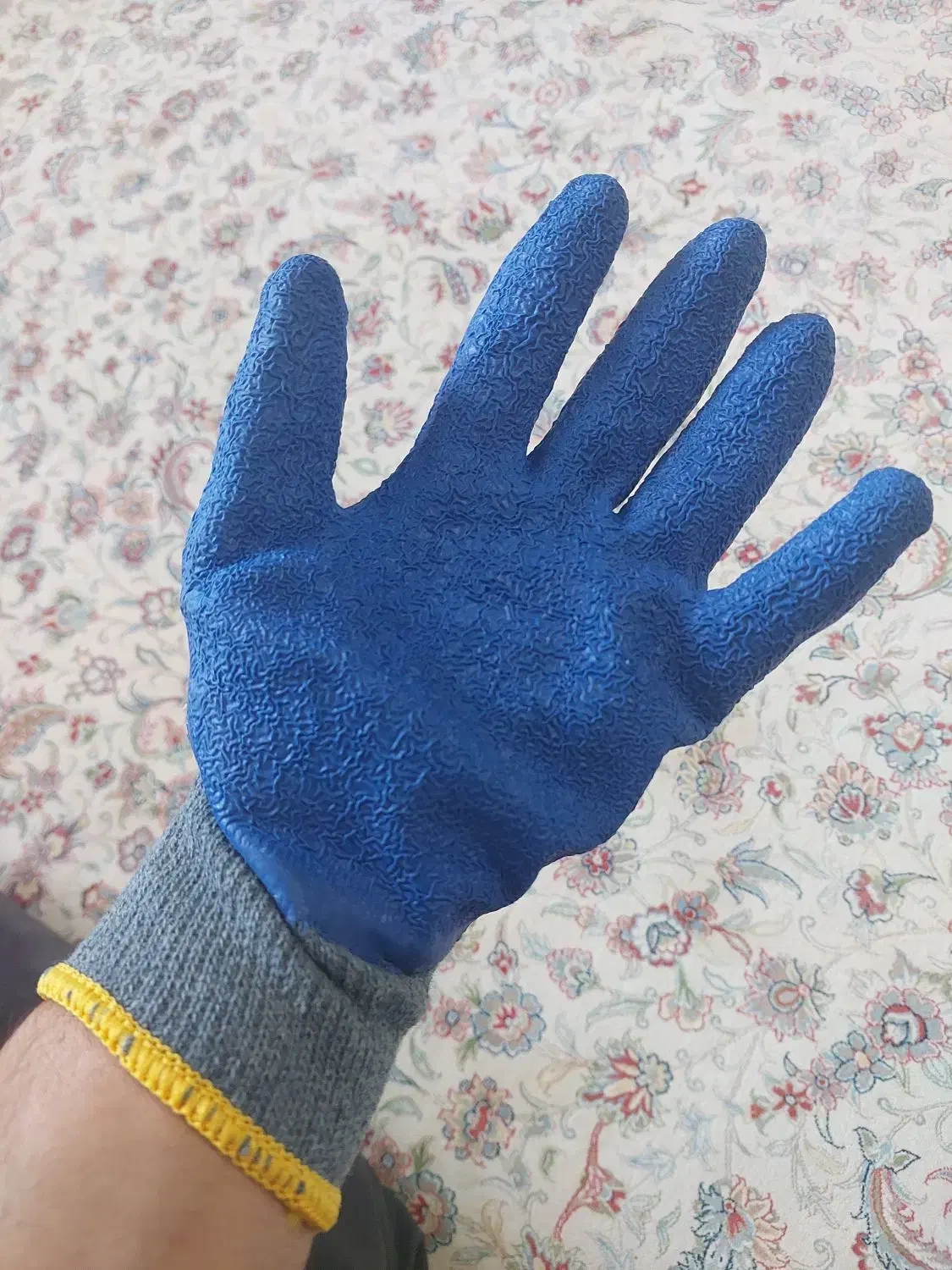 دستکش|لباس|فولادشهر, مسکن مهر فولادشهر|دیوار