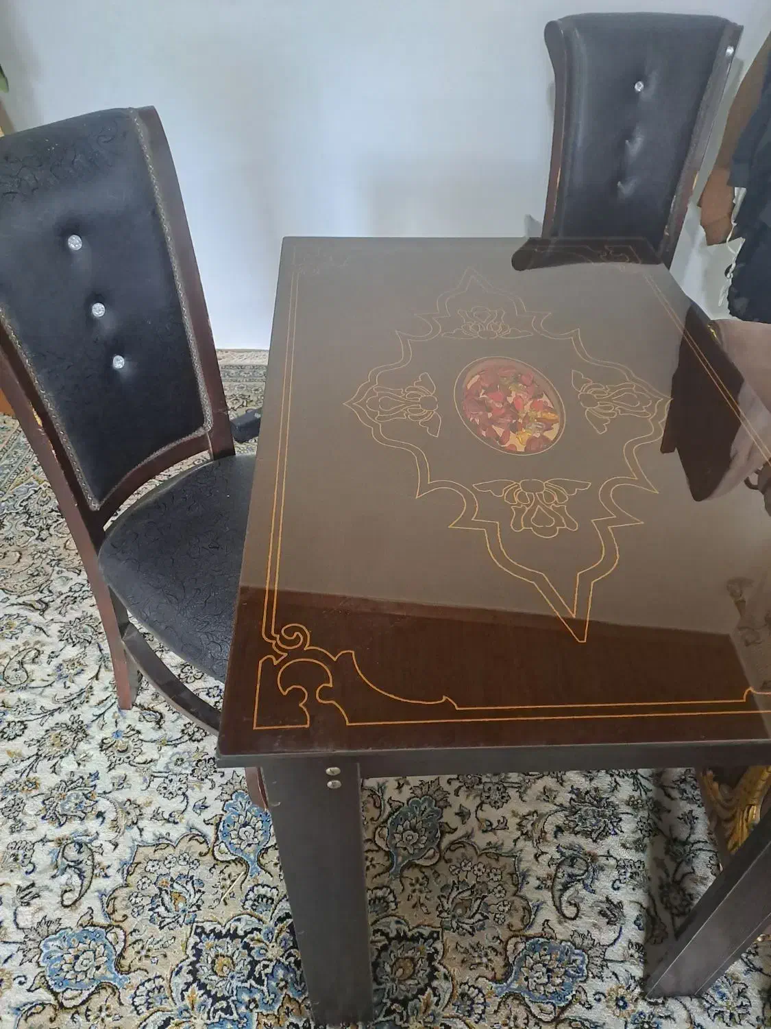 واگذاری میز ۴ نفره|میز و صندلی غذاخوری|آستارا, |دیوار