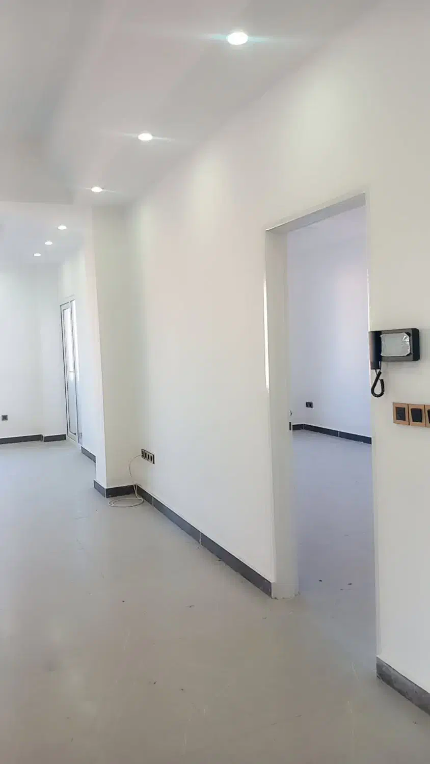 واحد سه خوابه لوکیشن نزدیک به خیابان اصلی/کد(۳۳)|فروش آپارتمان|چالوس, |دیوار