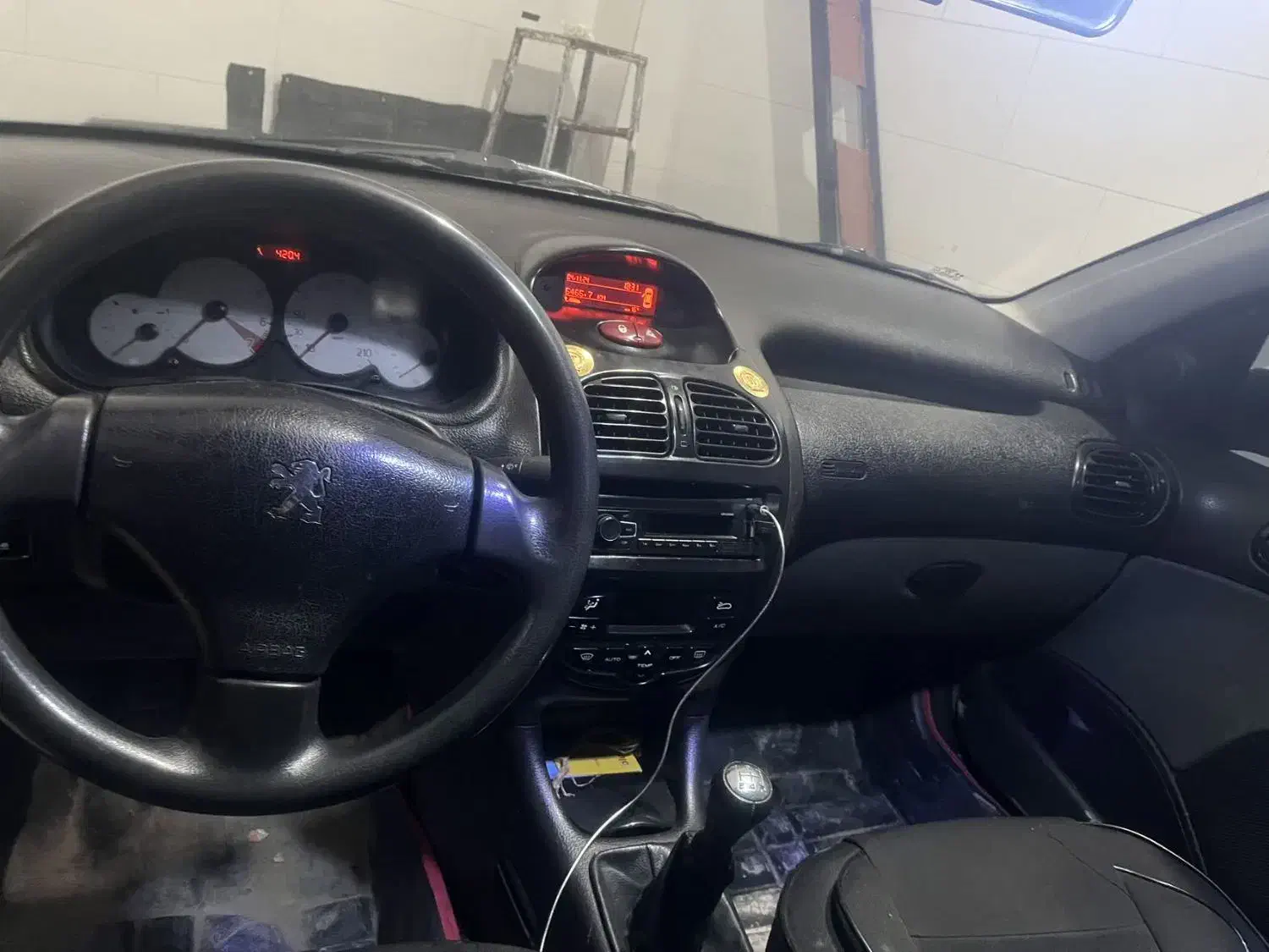 ۲۰۶ مدل ۹۸ tu5 V8|خودرو سواری و وانت|پرند, فاز ۶|دیوار