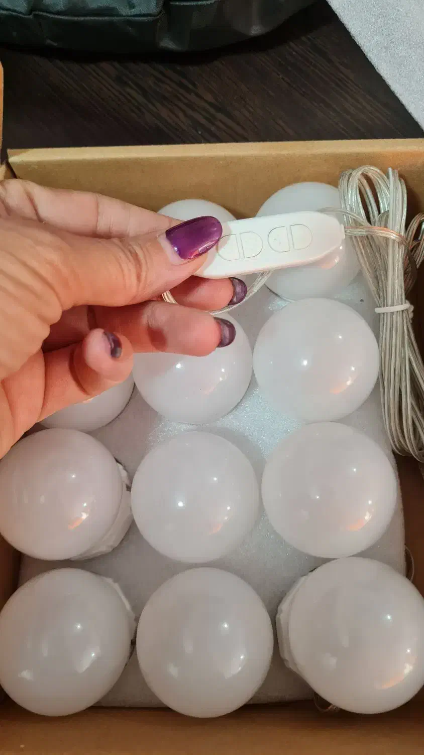 لامپ آیینه|لامپ و چراغ|تهران, بهار|دیوار