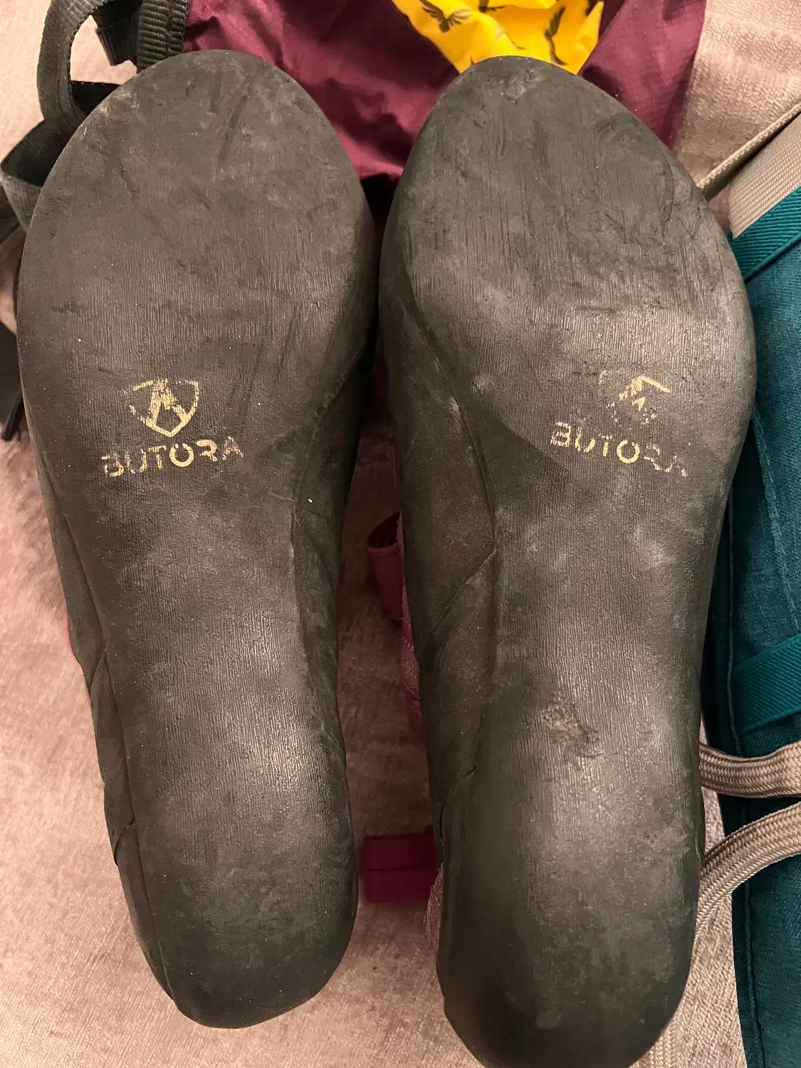 هارنس petzl و کفش سنگنوردیbutora و کیسه پودر|کوهنوردی و کمپینگ|گلپایگان, |دیوار