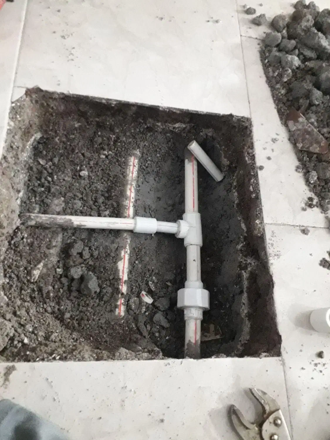 نشت یابی رفع نم با دستگاه لوله کش قم پردیسان|خدمات پیشه و مهارت|قم, نیروگاه|دیوار