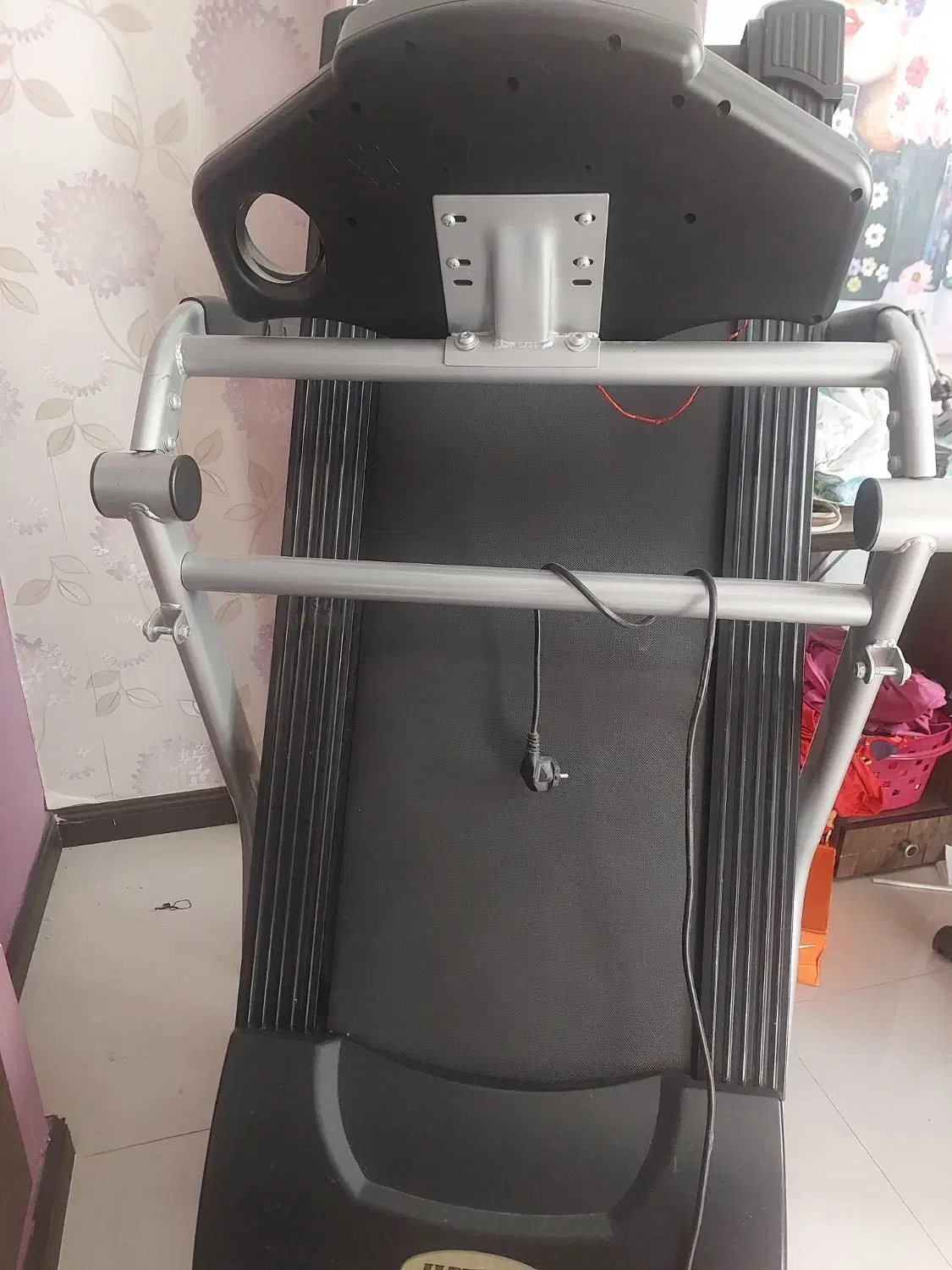 تردمیل|تجهیزات ورزشی|تهران, درختی|دیوار