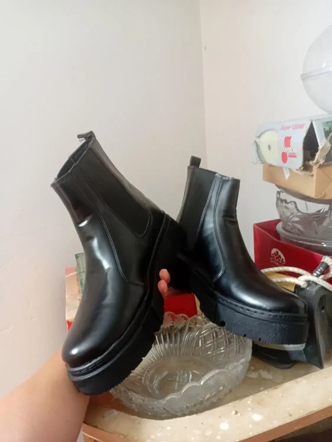 بوت برشکاه|کیف، کفش، کمربند|شیروان (خراسان), |دیوار