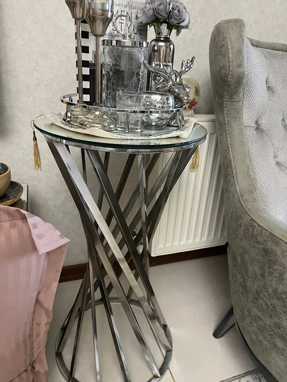 مبلمان برند چستر همراه با میزنهارخوری و عسلی ها|مبلمان خانگی و میز عسلی|اندیشه, اندیشه فاز ۱|دیوار