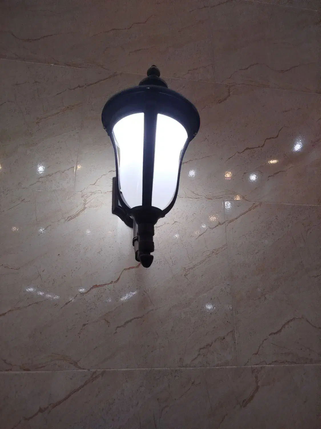 سه عدد لامپ دیواری و دو عدد لوستر فانتزی|لامپ و چراغ|سبزوار, امیریه|دیوار