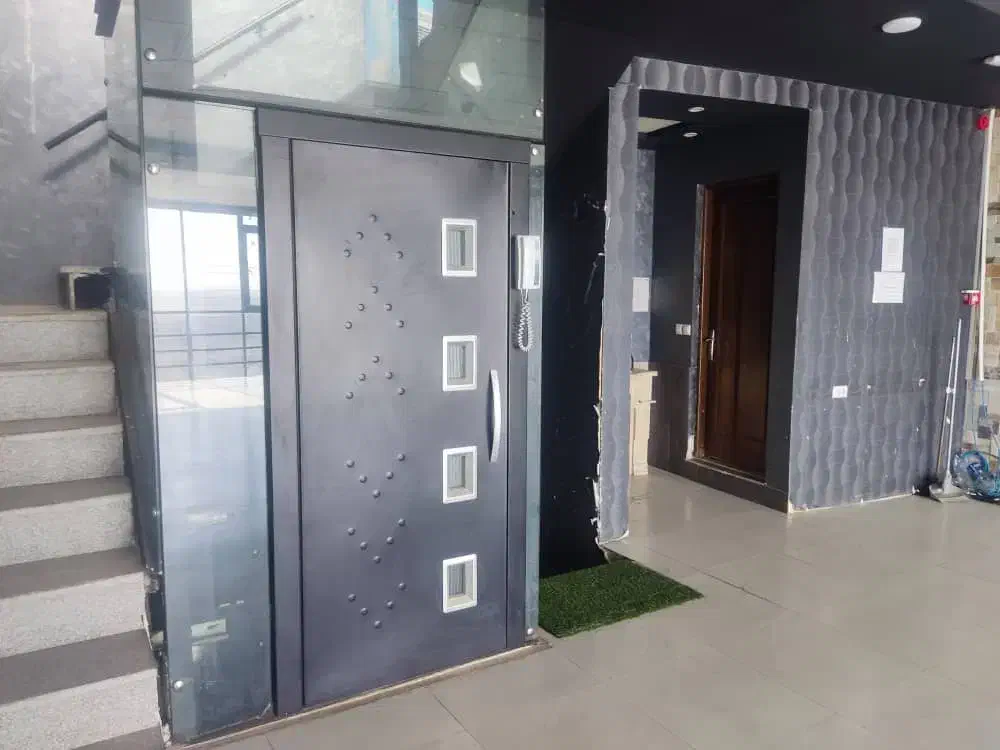 اجاره یک واحد تجاری 4طبقه مناسب نمایشگاه و رستوران|اجارهٔ مغازه و غرفه|پرند, فاز ۲|دیوار