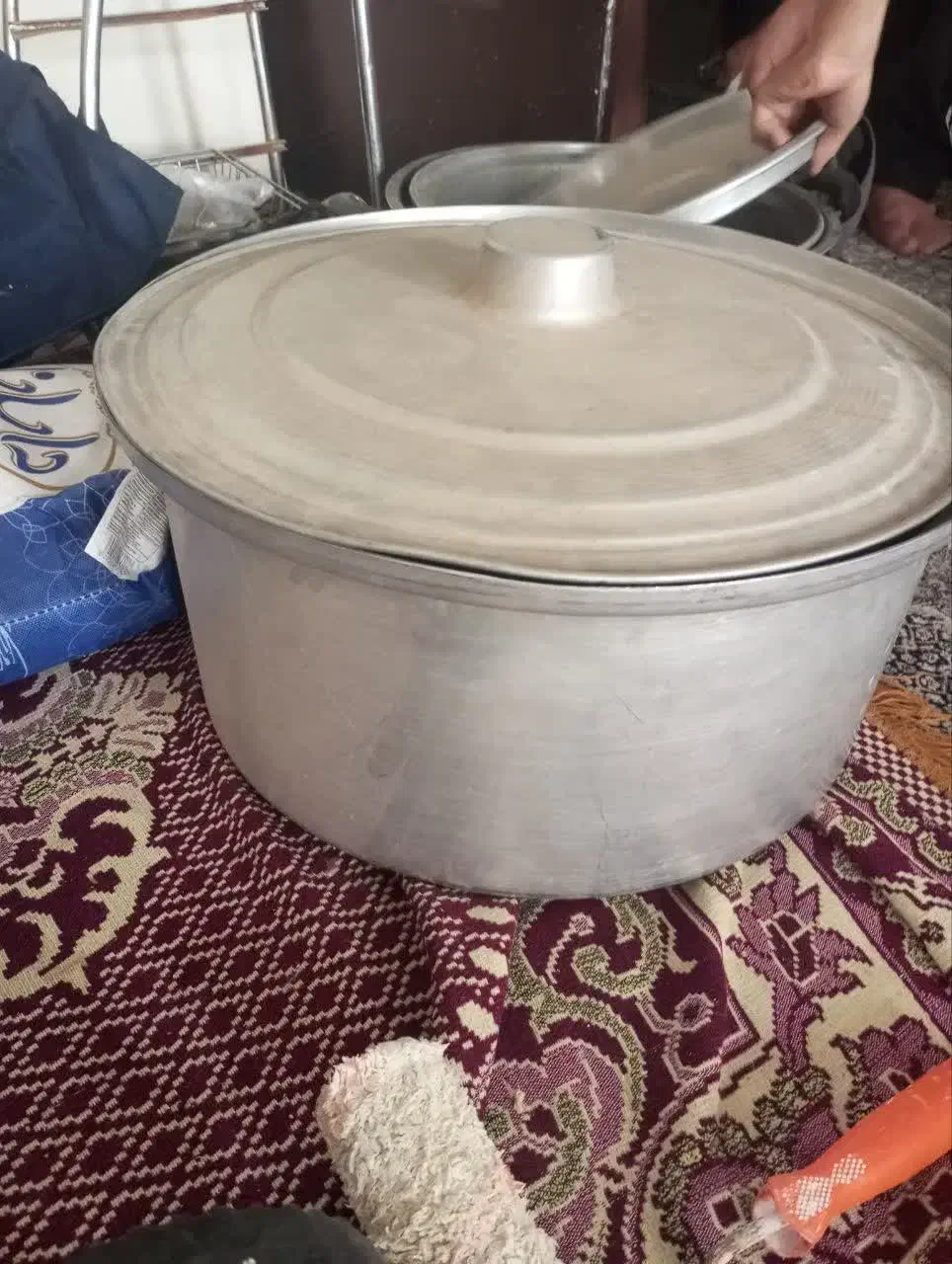 قابلمه روحی وتفلون|ظروف پخت‌وپز|گلبهار, شهر جدید گلبهار|دیوار