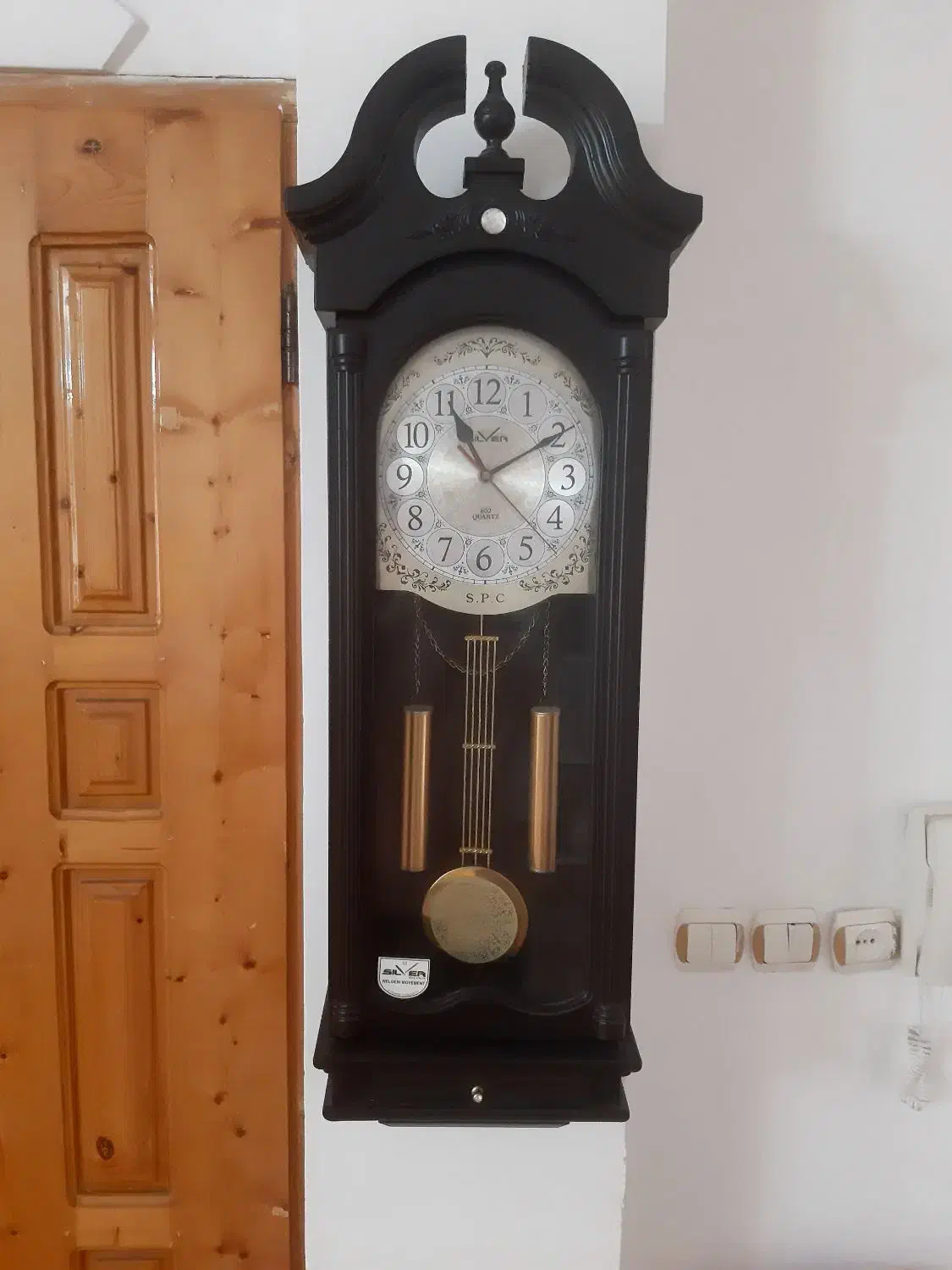 ساعت دیواری بسیار شیک  زیر قیمت|ساعت دیواری و تزئینی|لنگرود, |دیوار