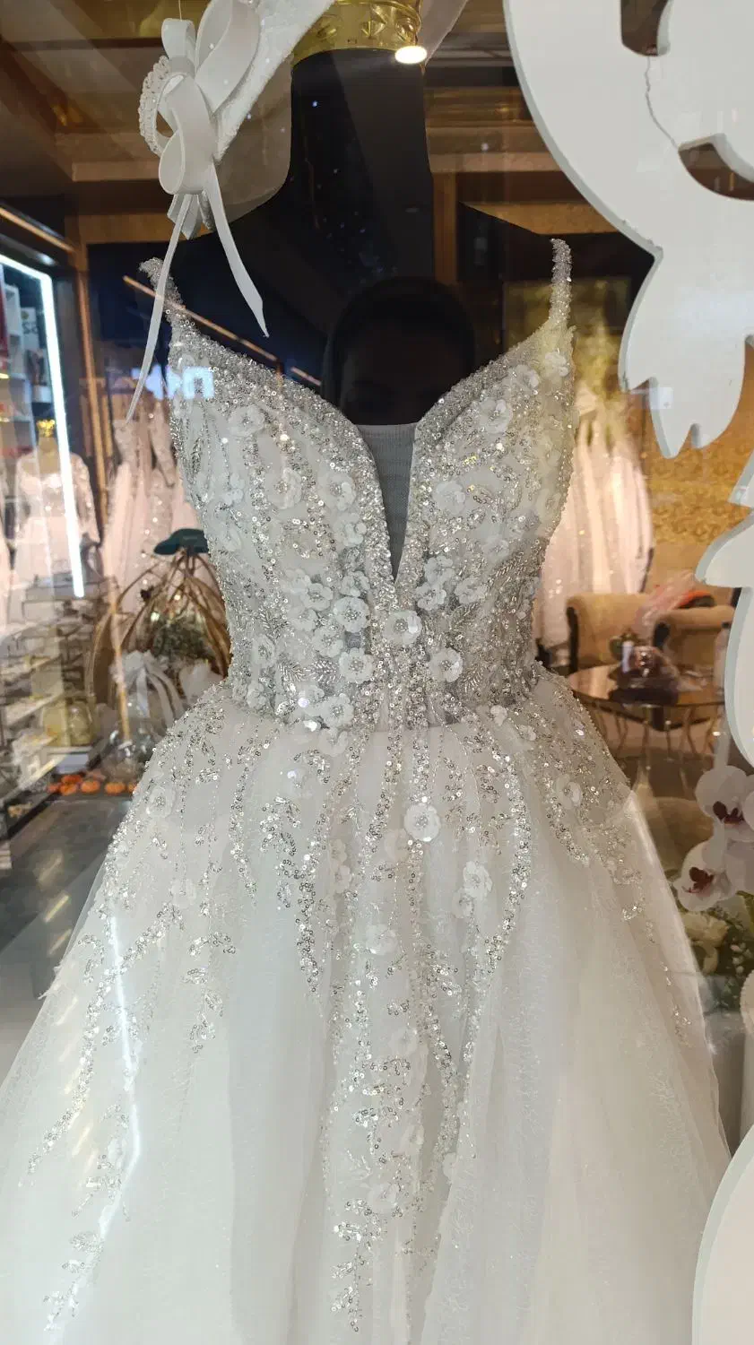 لباس عروس|لباس|شاهین‌شهر, عطار|دیوار