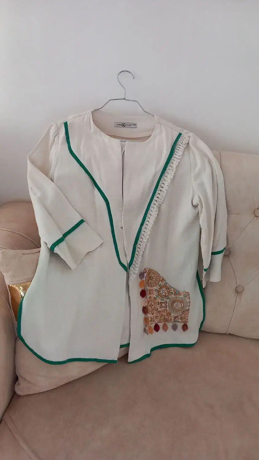 مانتو|لباس|سلماس, |دیوار