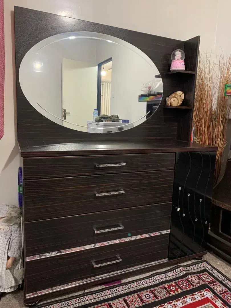 تخت خواب|تخت و سرویس خواب|دوگنبدان, |دیوار