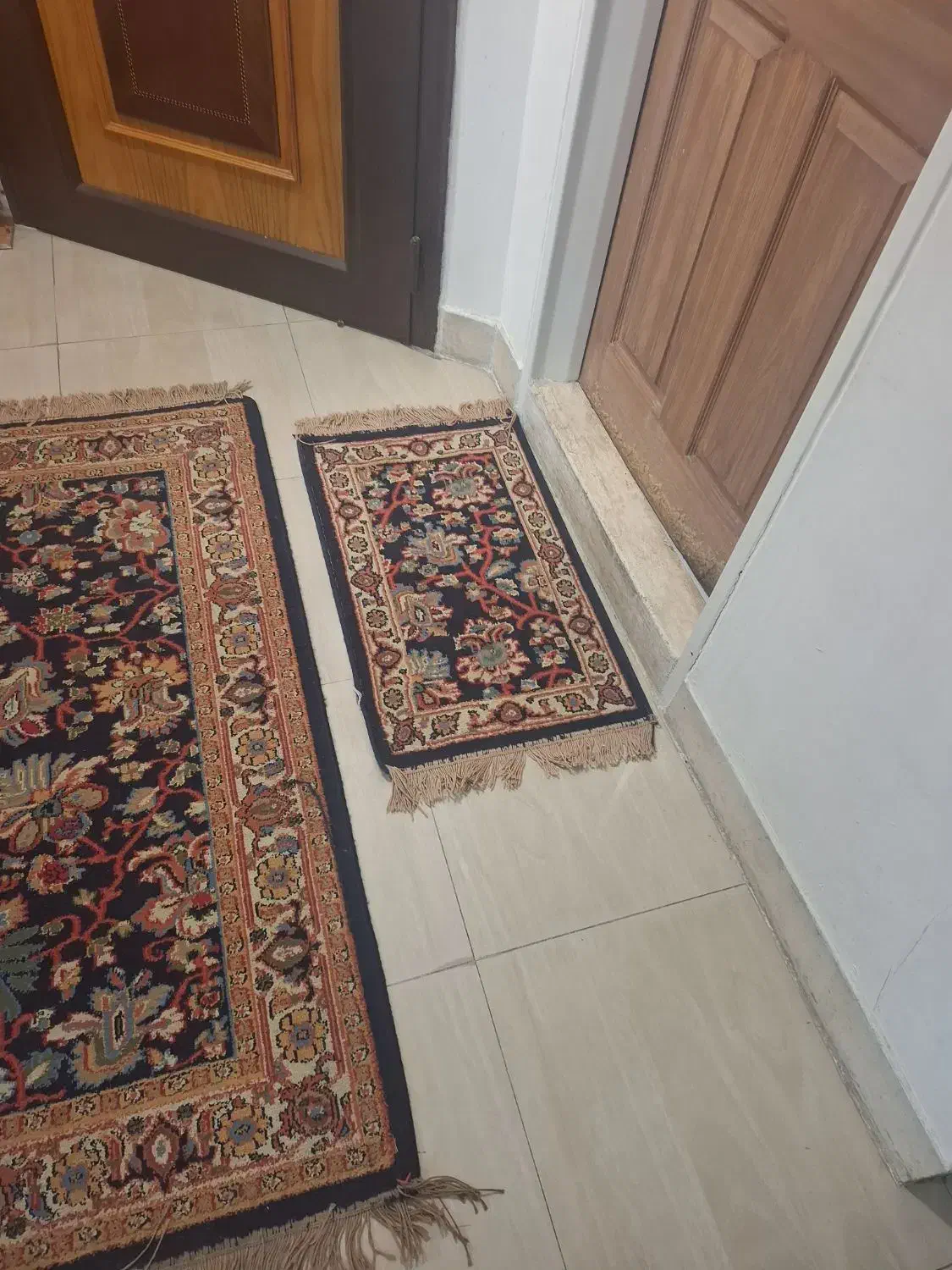 پادری و قالیچه|فرش|شیراز, ارم|دیوار