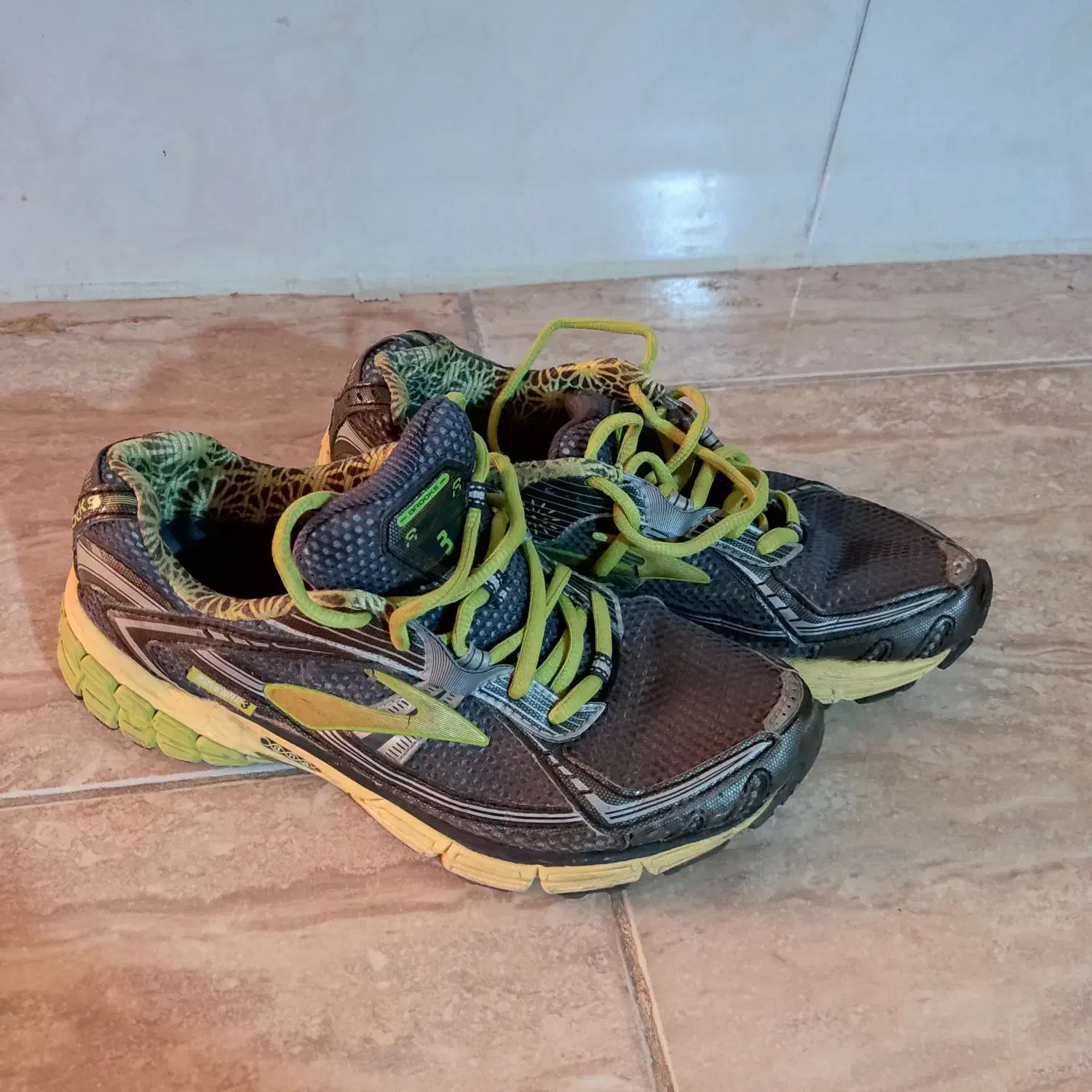 دو جفت کفش خارجی ۶۰۰تومن|کیف، کفش، کمربند|الوند, |دیوار