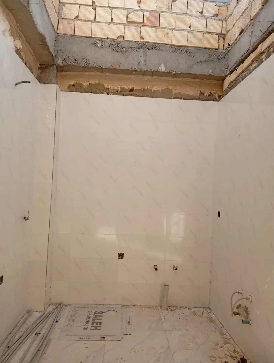 بنایی کاشی کاری سنگ کاری سیمان کاری دیوار چینی|خدمات پیشه و مهارت|گرمسار, |دیوار