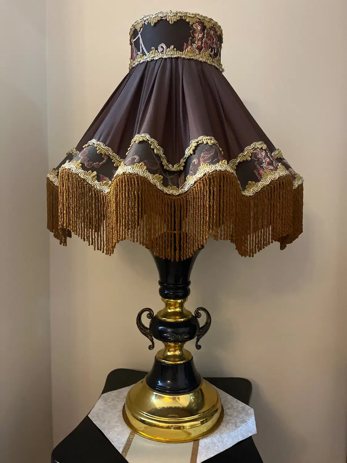 آباژور کلاسیک به همراه میز|چراغ خواب و آباژور|تهران, صادقیه|دیوار