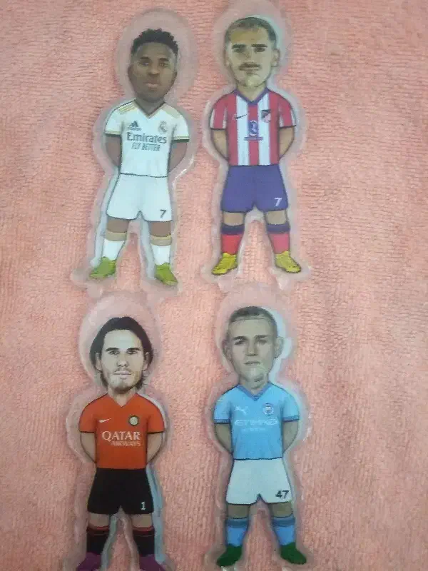 فیگور کیمدی|اسباب‌‌بازی|درمیان, |دیوار