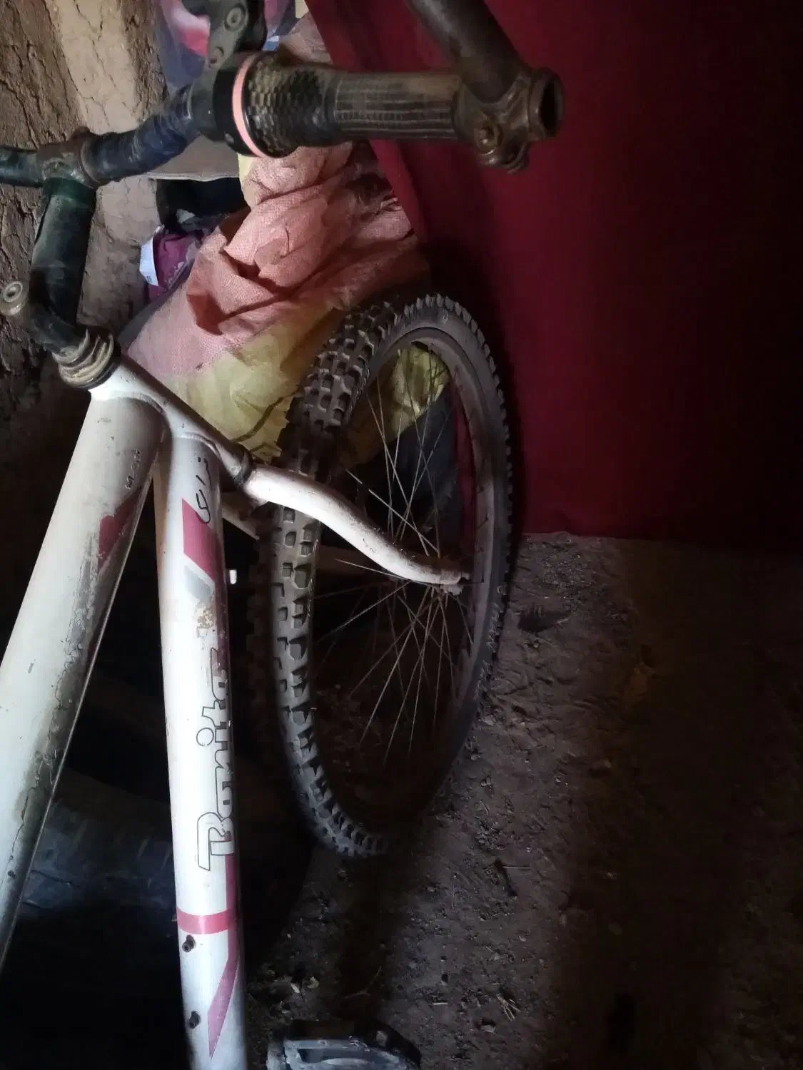 دوچرخه|دوچرخه، اسکیت، اسکوتر|زیرکوه, |دیوار